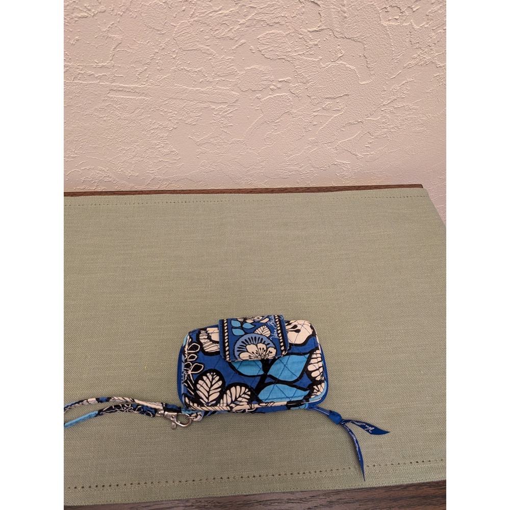 Vera Bradley Wristlet Wallet Blue Floral ID Window Card Slots Zip Pouch
